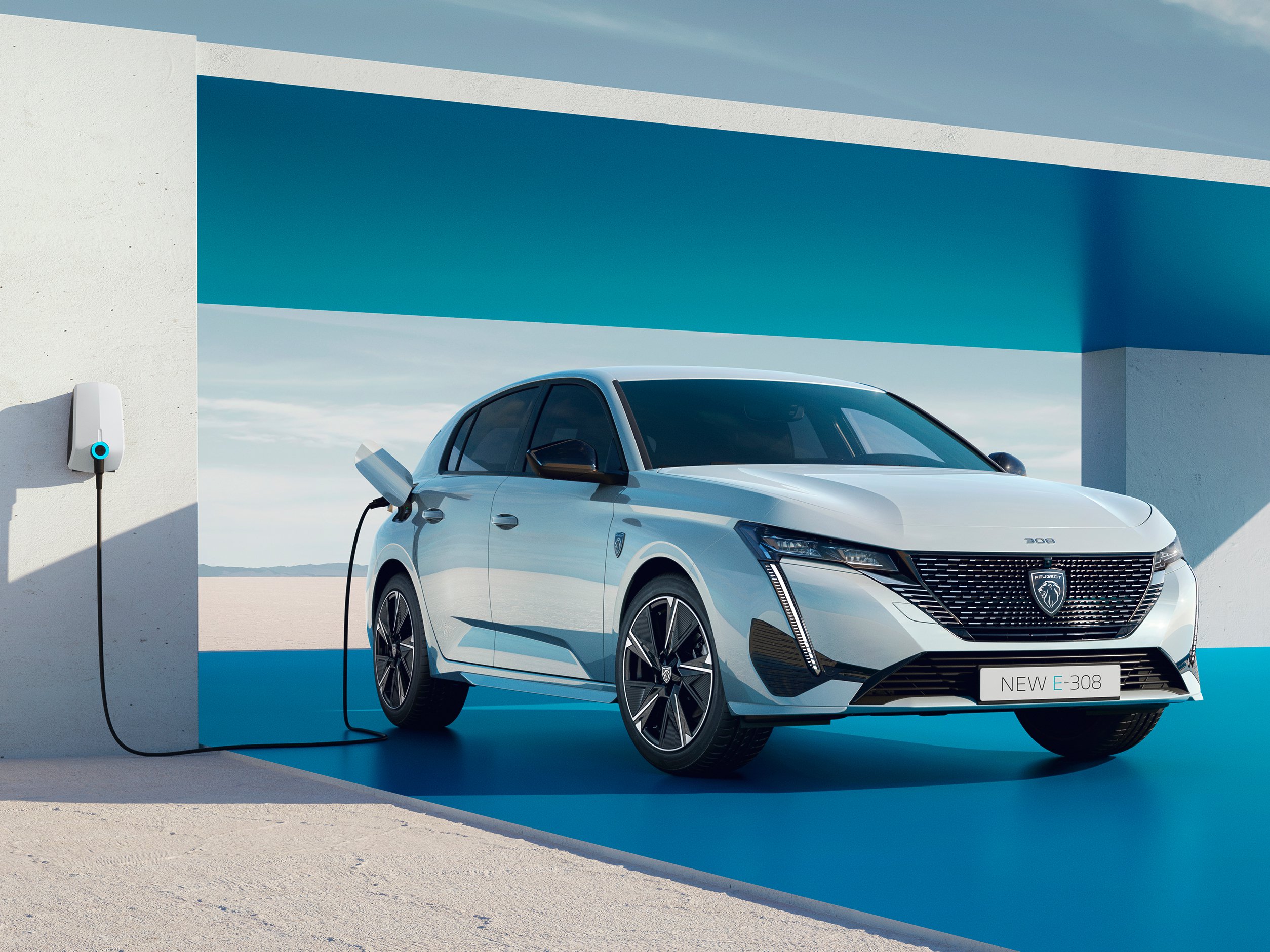 Guide auto : En 2024, faut-il opter pour un moteur hybride ou électrique ?